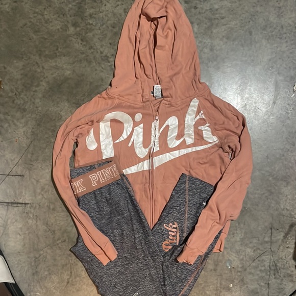 Pink outfit - Picture 2 of 10